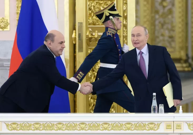  Vladimir Putin greets Prime Minister Mikhail Mishustin Міхаіл Міўусццн Уладзімір Пуцін Михаил Мишустин Владимир Путин 